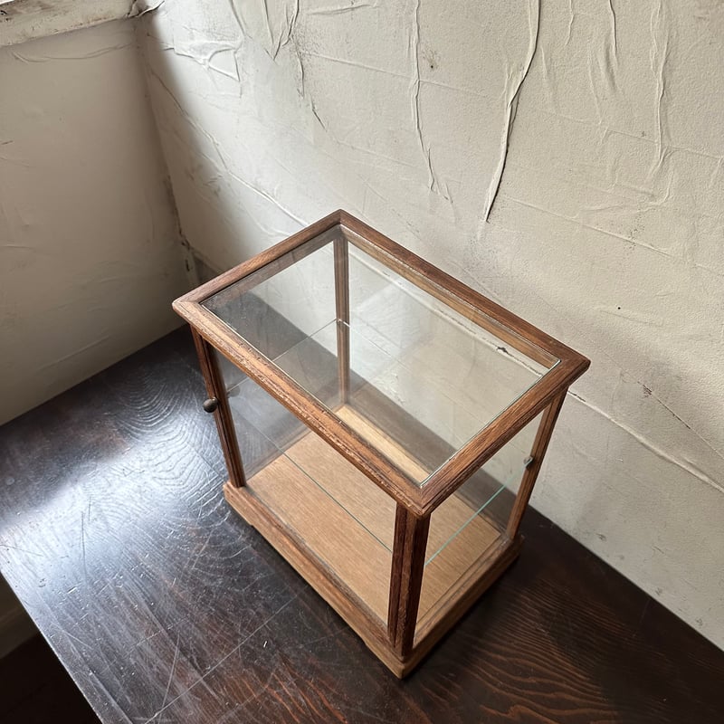 小さい木枠のガラスケース | maruse