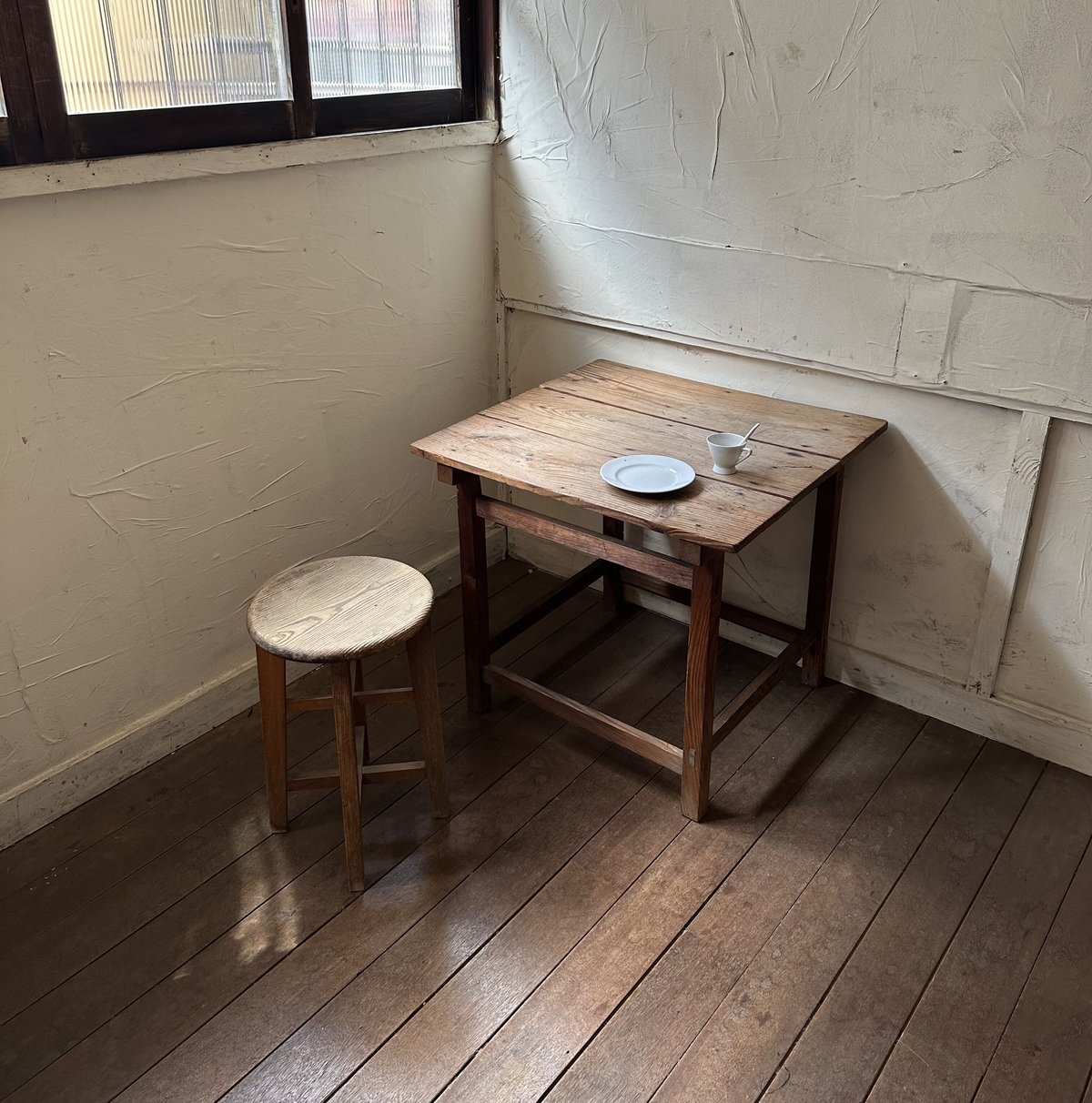 小さい古い机使用感あるテーブルでございます zx-tablecloth4-13.jpg