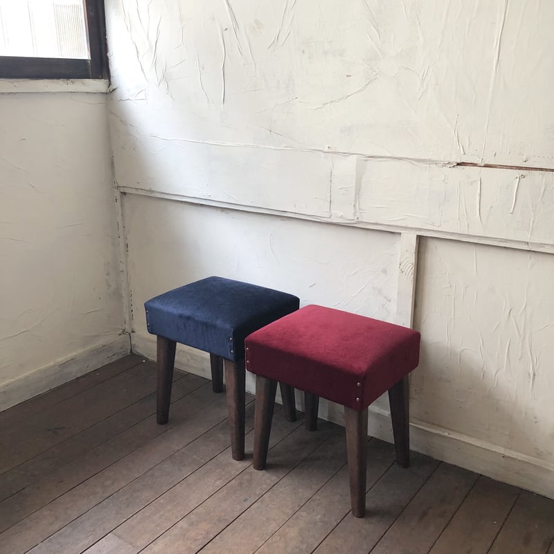 四角いどっしりとした椅子 | maruse