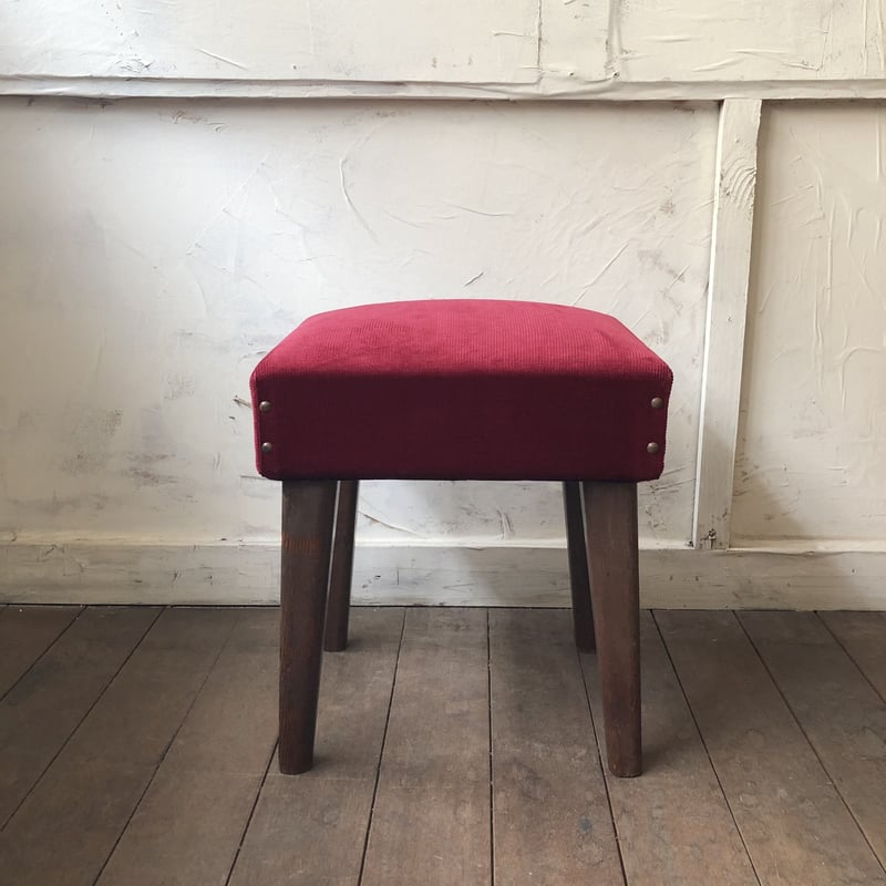 四角いどっしりとした椅子 | maruse