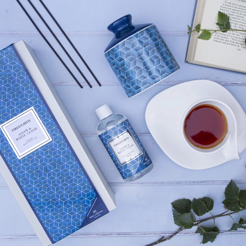 FIRED EARTH】WLFE2205 ディフューザー180ml/アッサム＆ホワイトシダー