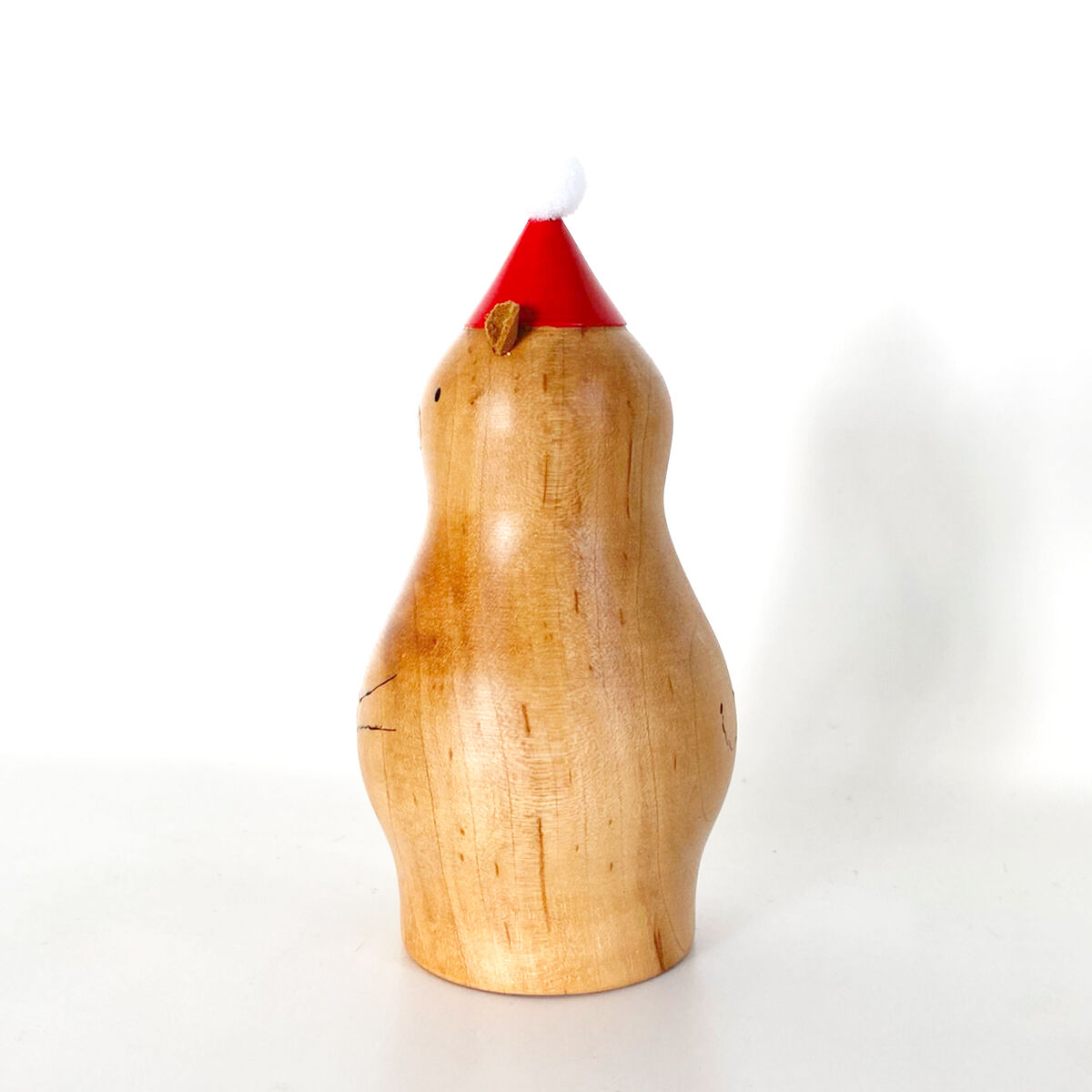 サンタ帽のくまモンの置物（土人形） くまモン サンタ帽子付きぬいぐるみ - メルカリ