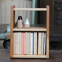 人形と文庫の棚「小①」山桜