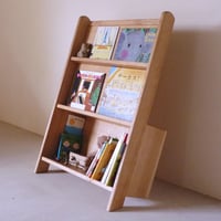 絵本のほんだな「ナラ」