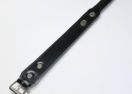 Dリング付きコニカルスタッズリストバンド・黒