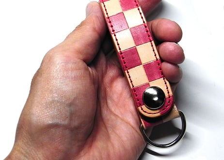 赤チェッカー柄キーホルダー