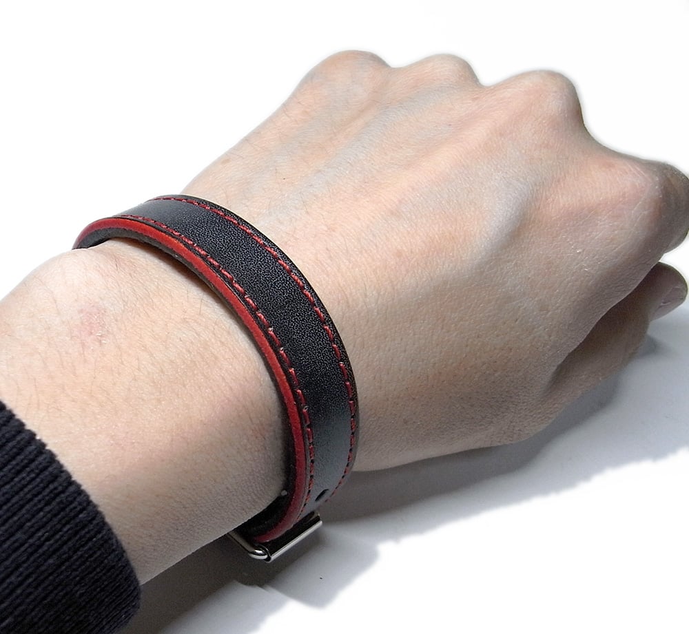レザーリストバンド／黒レザー赤コバ／赤ステッチ | STETCH HANDMADE STORE