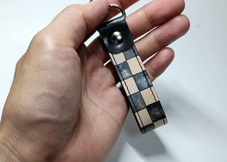 チェッカー柄レザーキーホルダー
