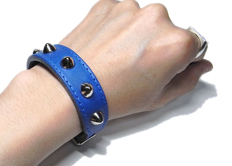 スタッズ ブレスレット バングル 腕輪 パンク 荒く ロック 鋲 スパイク  