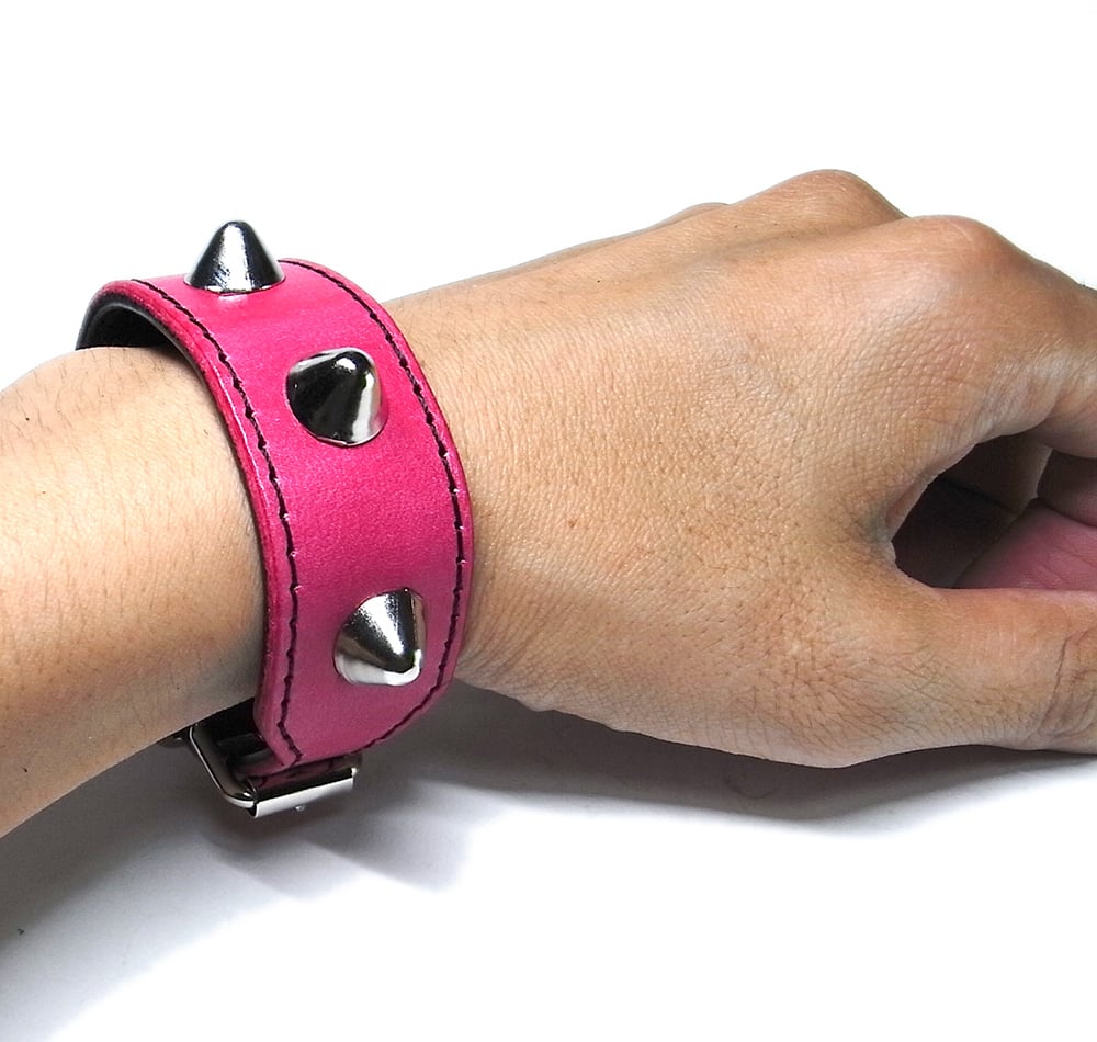 コニカルスタッズリストバンド／ピンク | STETCH HANDMADE STORE