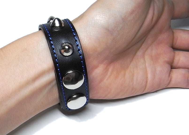 USミニコニカル ボンデージリング リストバンド 1連2本・4連1本 3本