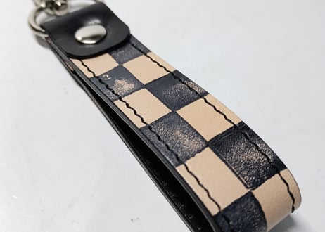 チェッカー柄レザーキーホルダー