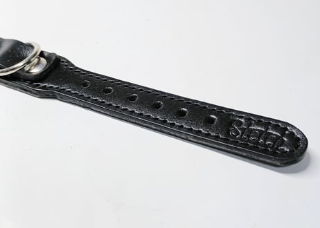 Dリング付きコニカルスタッズリストバンド・黒