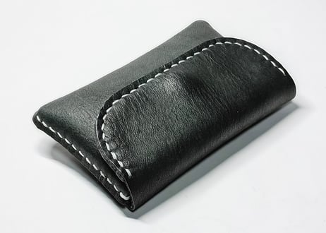 ふっくらした名刺入れ/黒レザー×白ステッチ