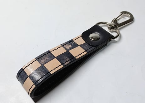 チェッカー柄レザーキーホルダー