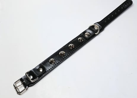 Dリング付きコニカルスタッズリストバンド・黒