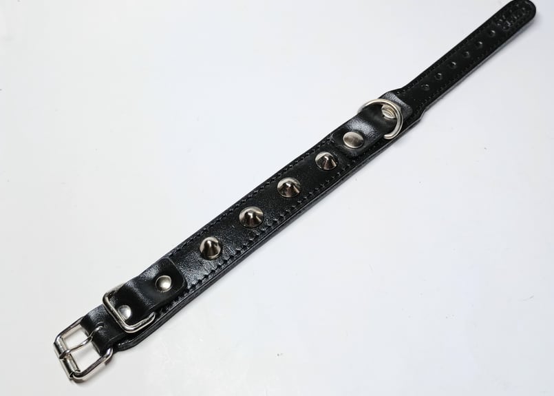 Dリング付きコニカルスタッズリストバンド・黒 | STETCH HANDMADE STORE