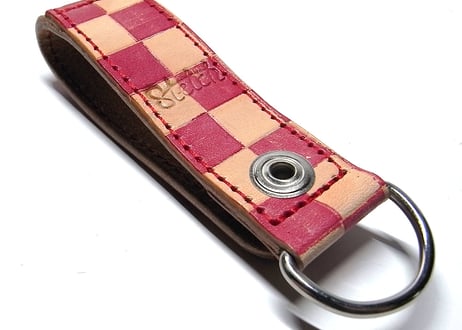 赤チェッカー柄キーホルダー
