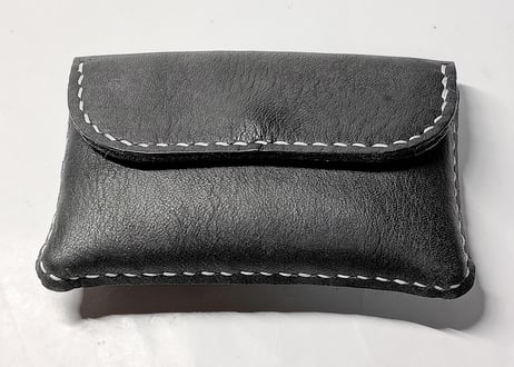 ふっくらした名刺入れ/黒レザー×白ステッチ