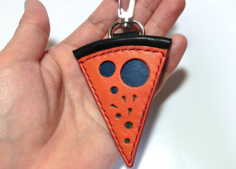 レザーピザキーホルダー／オレンジ×黒 | STETCH HANDMADE STORE