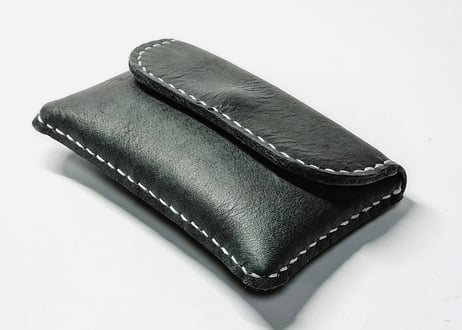 ふっくらした名刺入れ/黒レザー×白ステッチ