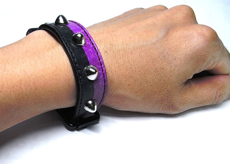 コニカルスタッズリストバンド／紫×黒 | STETCH HANDMADE STORE