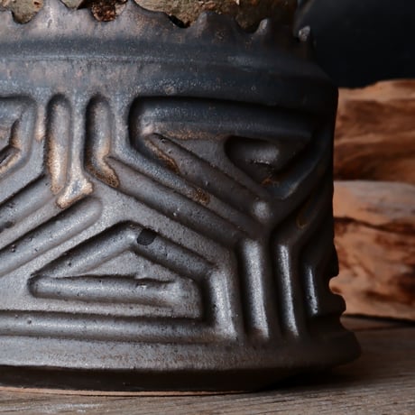 グラキリス φ11cm  - 象牙宮- ［No.36］  ×   根本峻吾 作 S.N POT type.cylinder「 鐡 - 黒焔 - 」4号 植木鉢 笠間焼