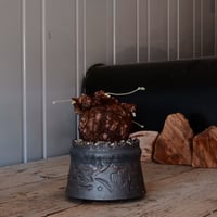 ペラルゴニウム トリステ［No.82］  ×   根本峻吾 作 S.N POT type.cylinder「 刻印  - kokuin -」4号 植木鉢 笠間焼