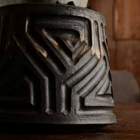 《珍獣》アデニウム アラビカム " スーパードワーフ " φ6cm［No.5］  ×  根本峻吾 作 S.N POT type.normal「 鐡 - kurogane - 」 3号  笠間焼