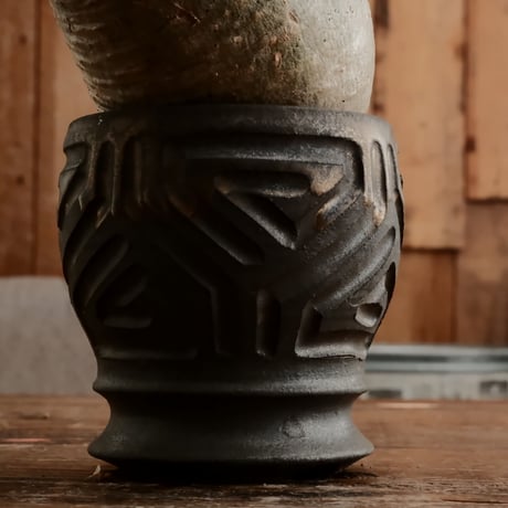 グラキリス φ8.5cm - 象牙宮 - ［No.71］  ×  根本峻吾 作 S.N POT type.round「 鐡 - kurogane - 」 3号  笠間焼