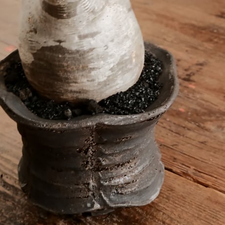 グラキリス - 象牙宮 -［No.87］  ×   沼野秀章 作「 black wrap 」4号 植木鉢 笠間焼