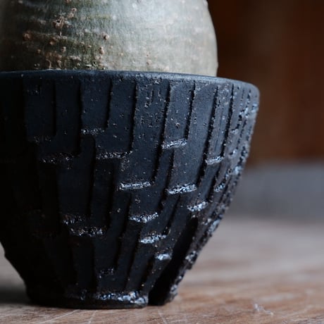 グラキリス - 象牙宮 -［No.143］  ×   沼野秀章 作「 black wrap 」3号 植木鉢 笠間焼