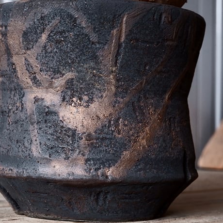 グラキリス φ10cm - 象牙宮 - ［No.51］  ×   沼野秀章 作「 black wrap 」3号 植木鉢 笠間焼