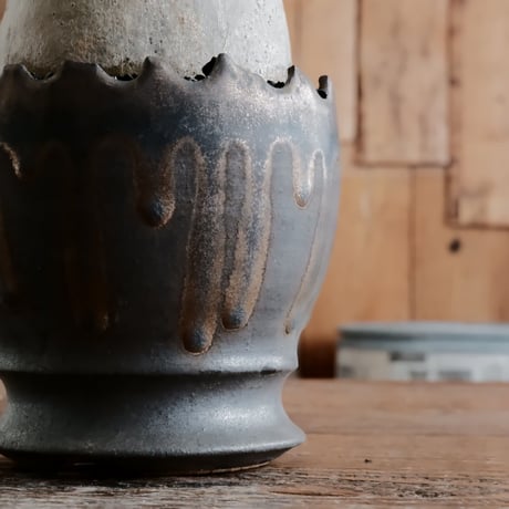 グラキリス φ7.5cm - 象牙宮 - ［No.59］  ×   根本峻吾 作 S.N POT type.round「 黒焔 - kokuen - 」3号 植木鉢 笠間焼