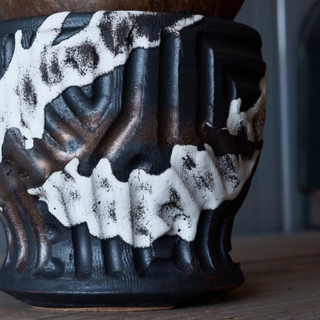 グラキリス φ12cm - 象牙宮-［No.01］× 根本峻吾 作 S.N POT type.round「 鐵-堕天黒- 」3.5号鉢 笠間焼