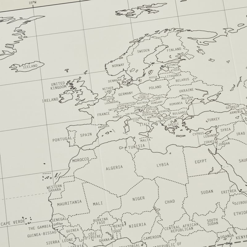 テーブルに置いて、壁に貼って [ブランク] 自立式世界地図 | マルモ印刷