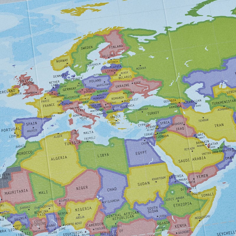 テーブルに置いて、壁に貼って [ベーシック] 自立式世界地図 | マルモ印刷