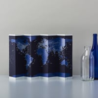 テーブルに置いて、壁に貼って [ナイト] 自立式世界地図