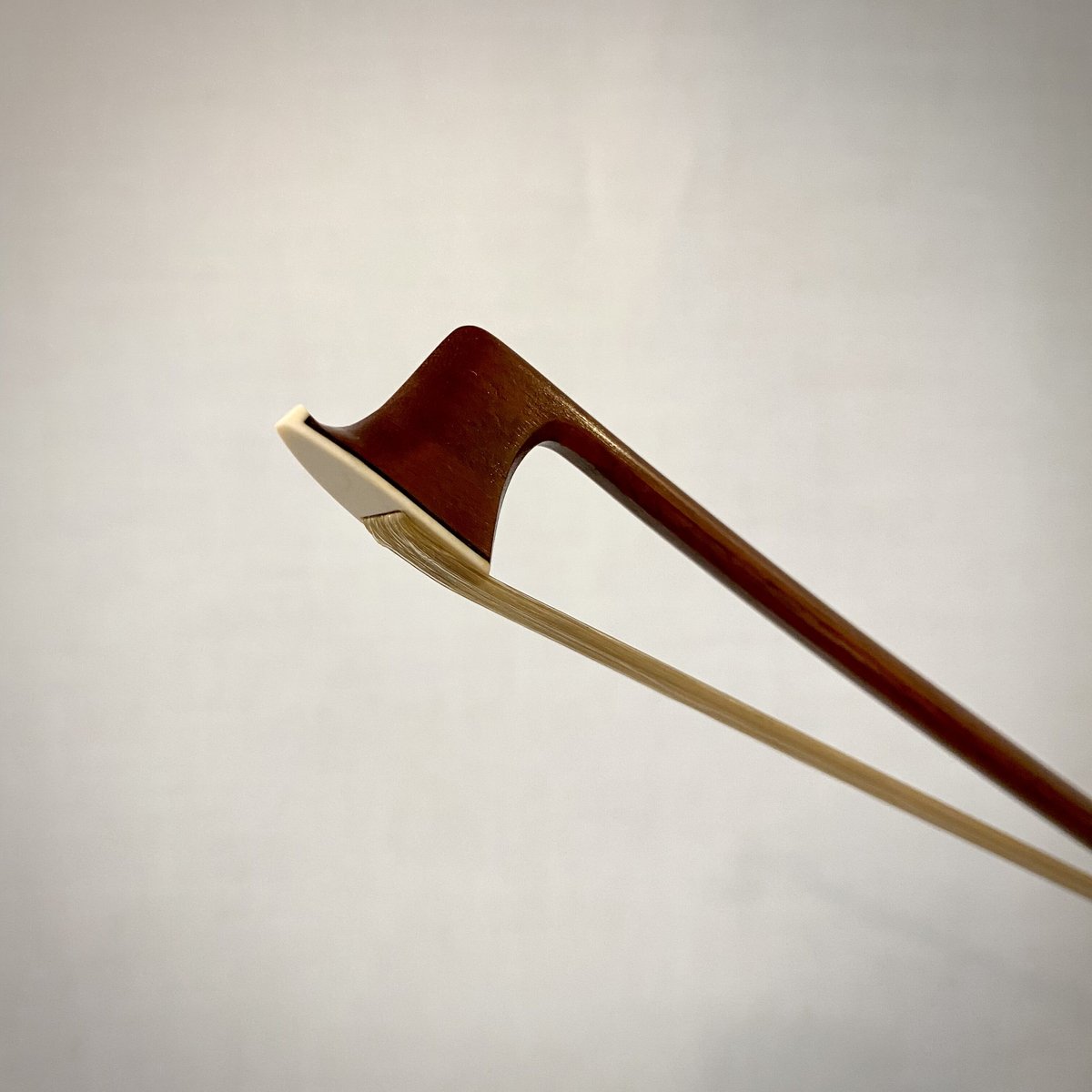 【k.stringsさま専用】バイオリン弓　MILLANT a PARIS バイオリン弓・MILLANT A PARIS ミラン 国際楽器社 | 国際楽器社