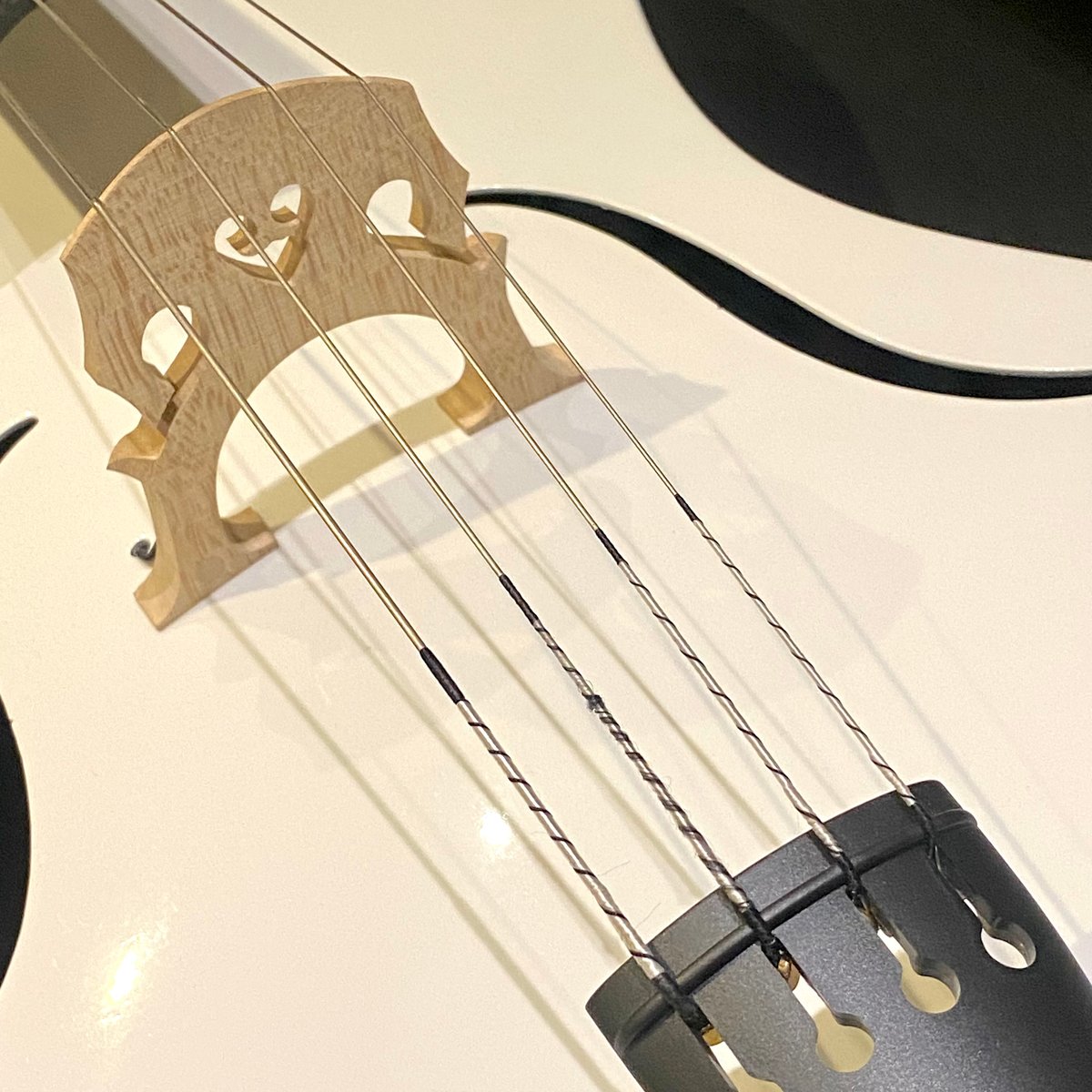 mezzoforte カーボンチェロ hybrid Lineホワイト | 国際楽器社 mezzoforte カーボンチェロ hybrid Lineホワイト | 国際楽器社