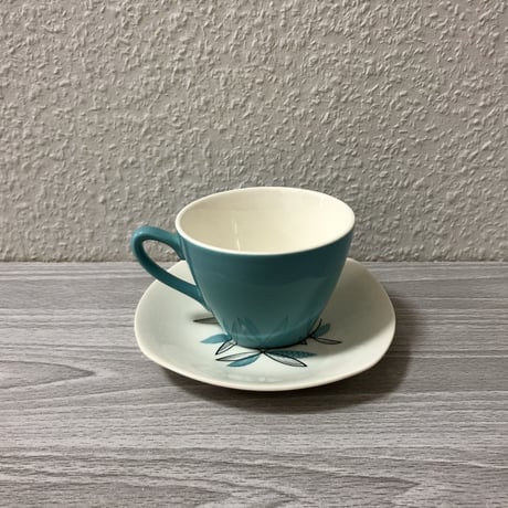 Midwinter Fashion Shape Cassandra  Cup & Saucer 02