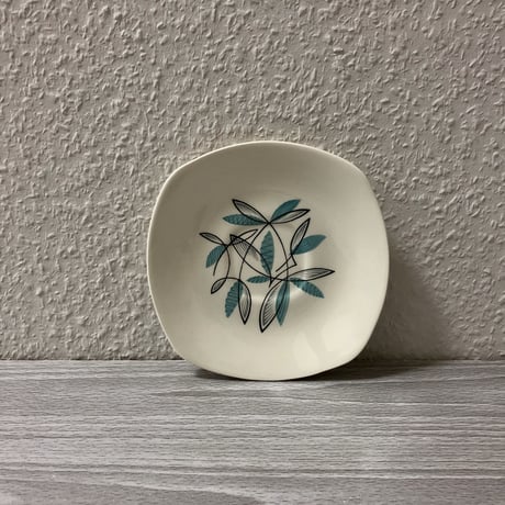 Midwinter Fashion Shape Cassandra  Cup & Saucer 01