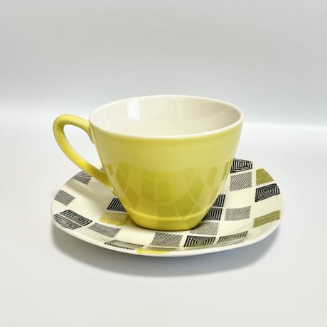 Midwinter Fashion Shape Patio Cup & Saucer 02
