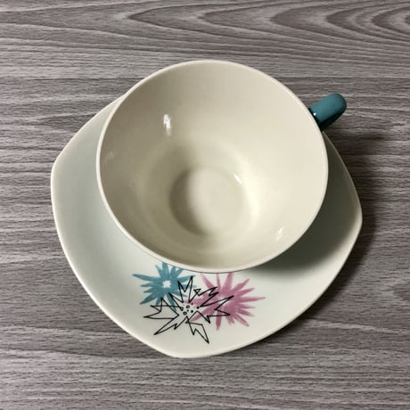 Midwinter Fashion Shape Quite Contrary Cup & Saucer 01
