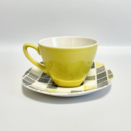 Midwinter Fashion Shape Patio Cup & Saucer 03