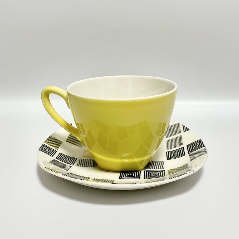 Midwinter Fashion Shape Patio Cup & Saucer 01 |