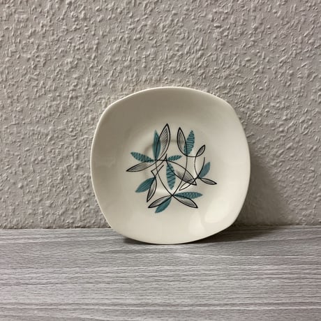 Midwinter Fashion Shape Cassandra  Cup & Saucer 02