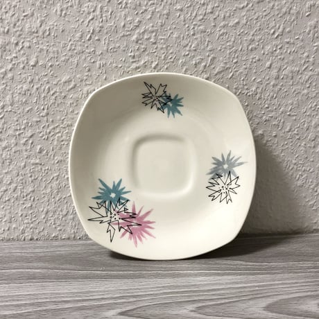 Midwinter Fashion Shape Quite Contrary Cup & Saucer 01