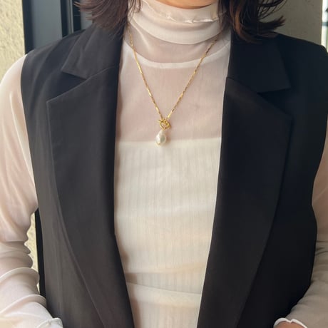 mantel pearl necklace