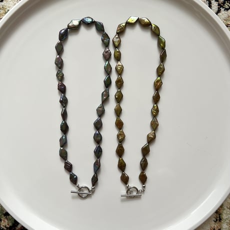 pearl choker necklace